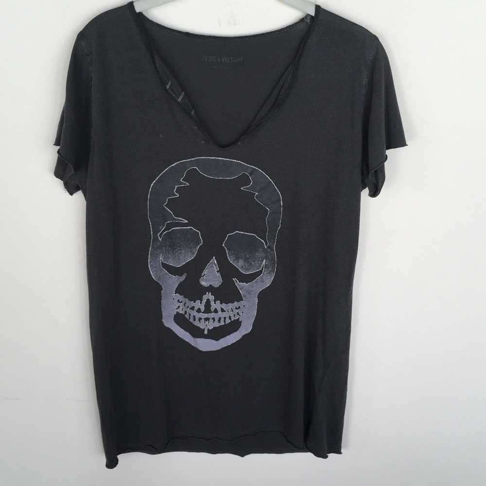 NWOT Skull Graphic V-Neck Tee - Black